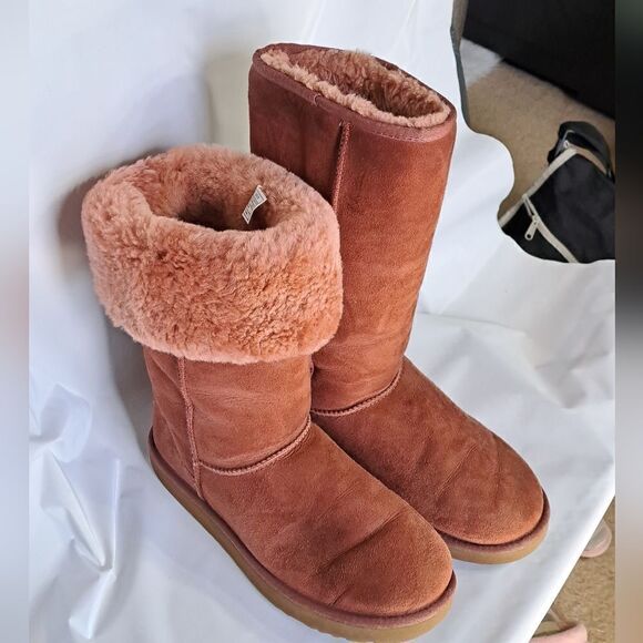 UGG   - Picture 13 of 16